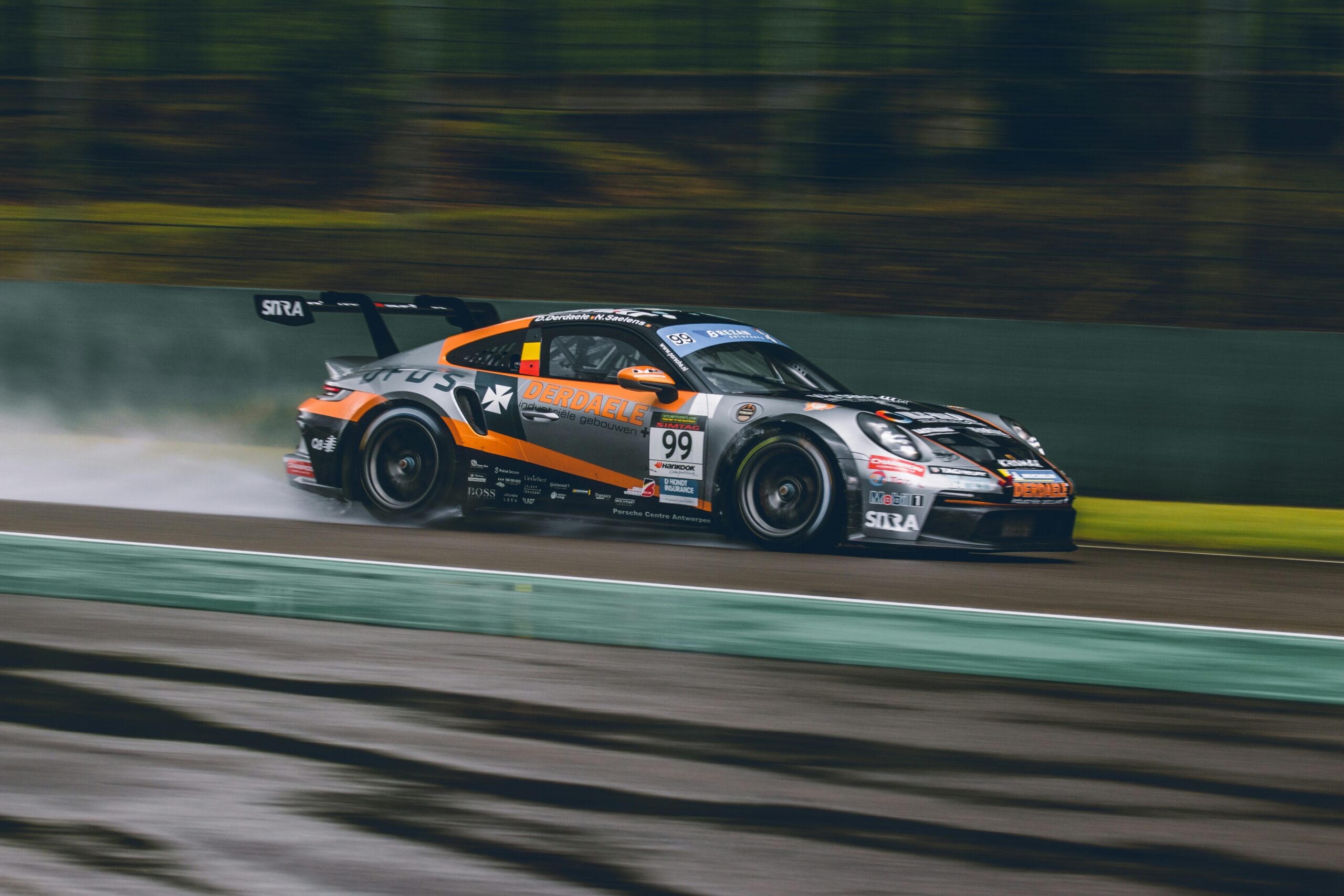 gt3 porsche wet track racing.jpg